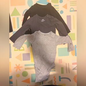 H&M Charcoal and Light Gray Kids Bodysuit Set
